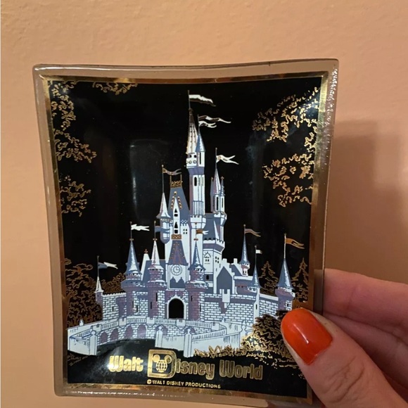 Vintage 1970s Walt Disney World Cinderella's Castle Souvenir Trinket Dish - Picture 5 of 7
